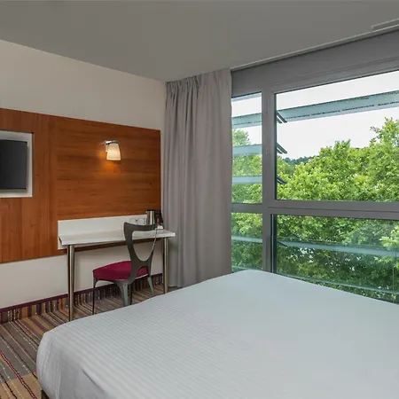 Spark By Hilton Ouest 3*