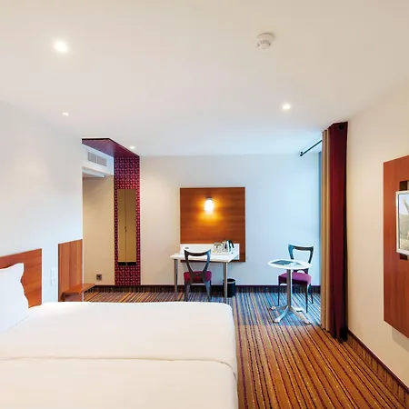 Spark By Hilton Ouest فندق ليون