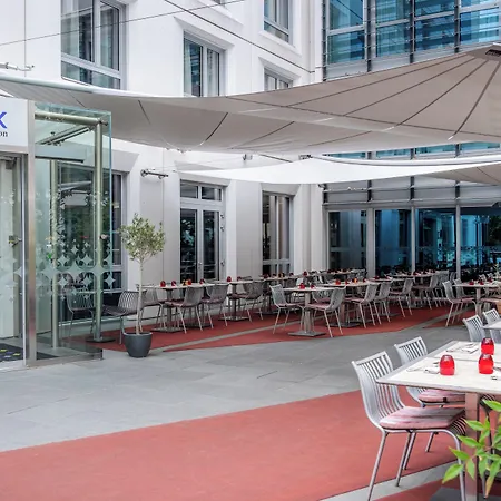 Spark By Hilton Ouest Szálloda 3*