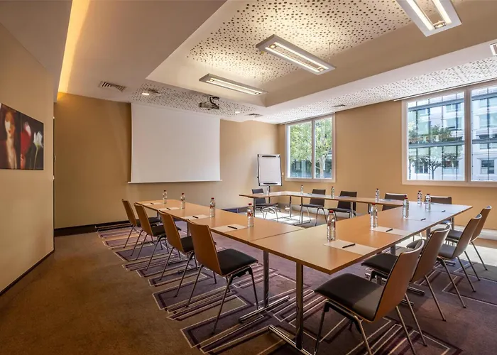 Spark By Hilton Ouest מלון 3*