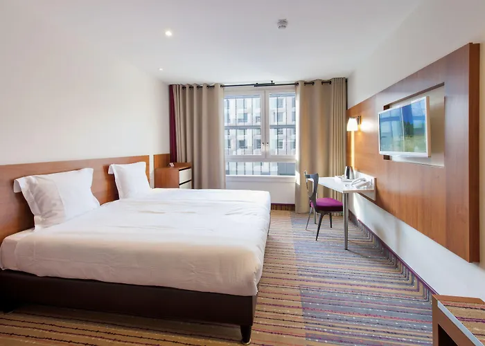 מלון Spark By Hilton Ouest 3*