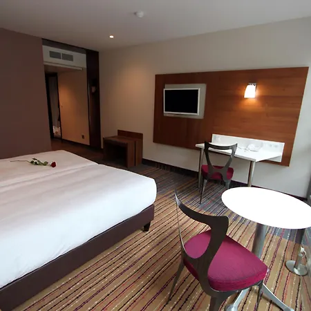 Spark By Hilton Ouest Hotel 3*