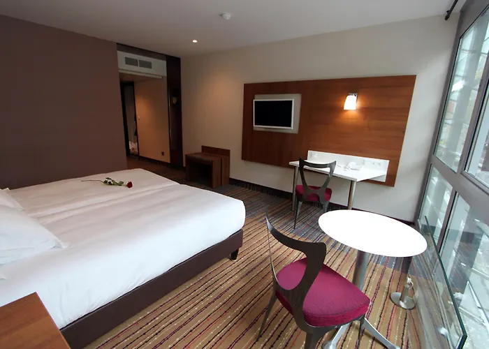 Spark By Hilton Ouest Hotel 3*